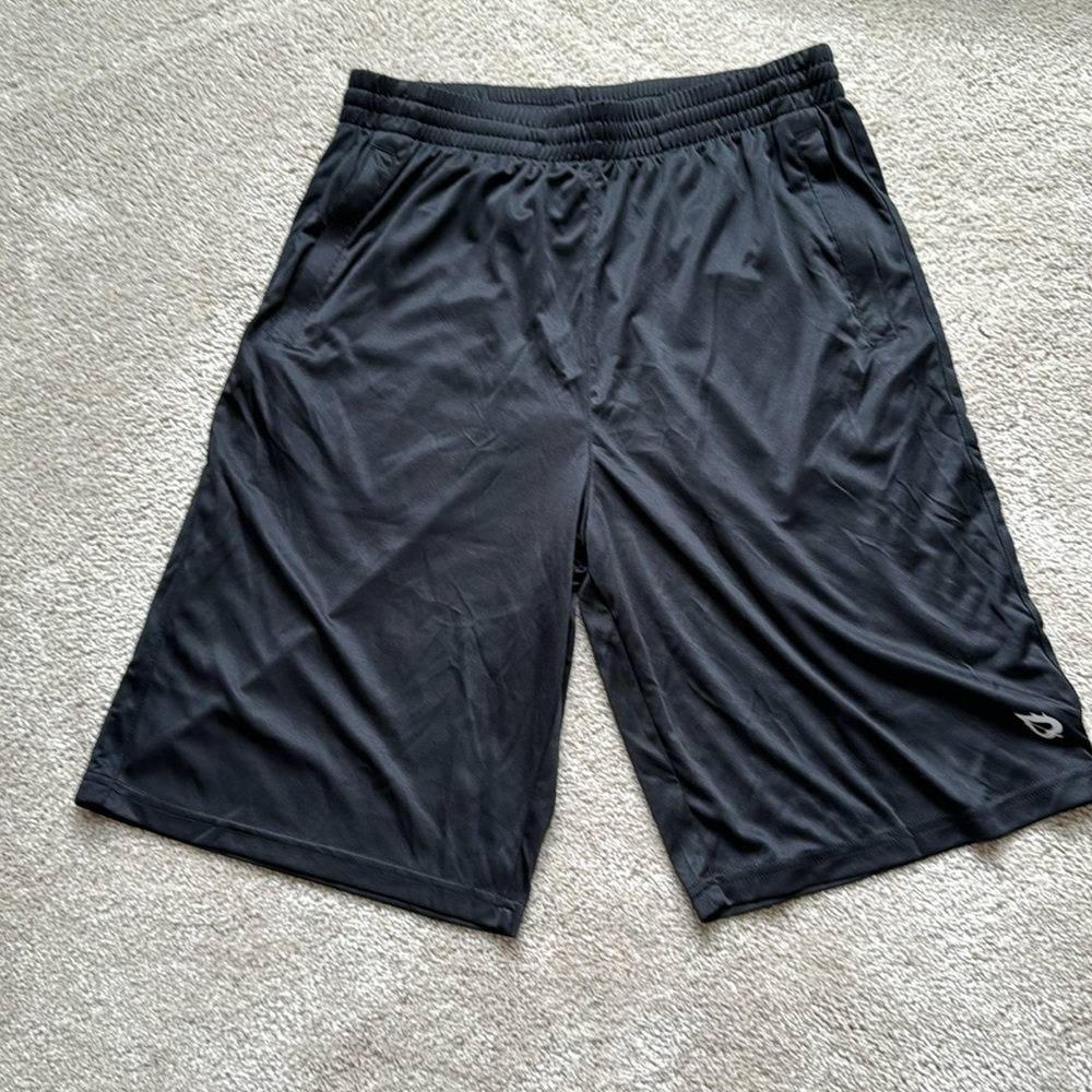 Baleaf men’s black athletic shorts size medium with zip close pockets